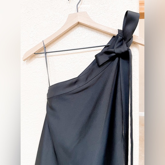 Cult Gaia Florence One-Shoulder Satin Black Gown 000/209 - Picture 4 of 10